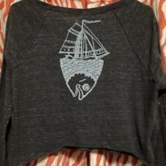 Dark Gray long Sleeve T-shirt with Blue Wave and Fish graphics, cropped, size xl - Picture 3 of 6